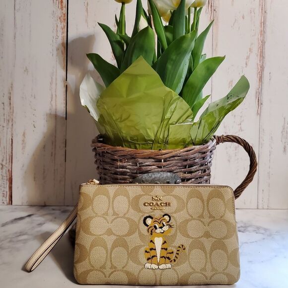 Coach LARGE Signature C and TIGER Print wristlet - Picture 4 of 8